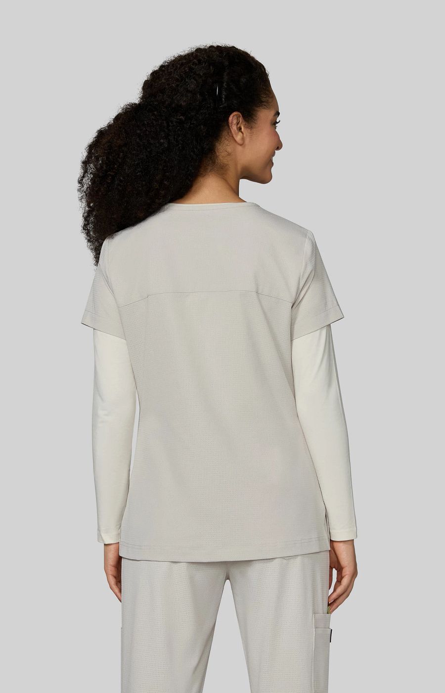 Solis x koi Sari Women's 4-Pocket Scrub Top Bone
