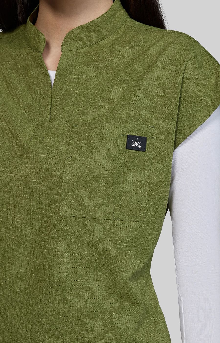 Solis x koi Catrin Women's 3-Pocket Camo Scrub Top Camo Martini Olive