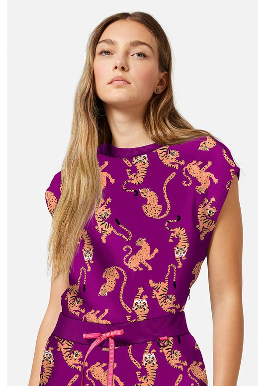 AMP Into The Wild Women's Printed Scrub Set