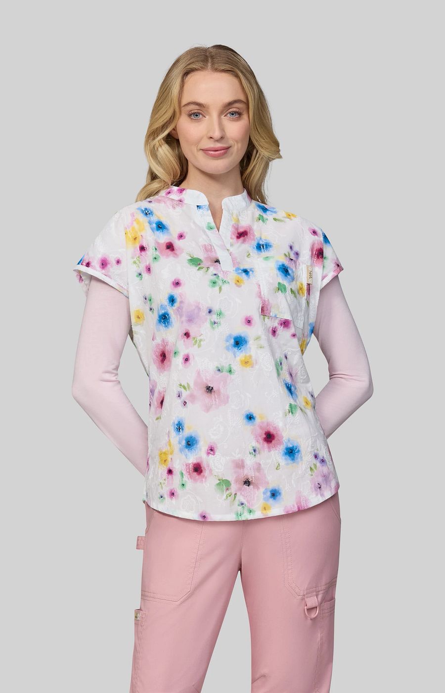 Classics Ari Women's 1-Pocket Print Scrub Top Big Blooms Embroidery