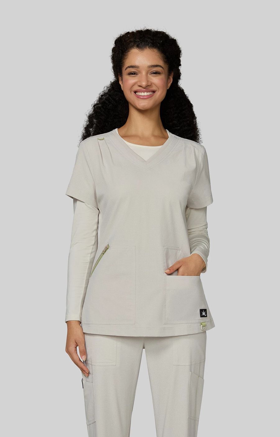Solis x koi Sari Women's 4-Pocket Scrub Top Bone