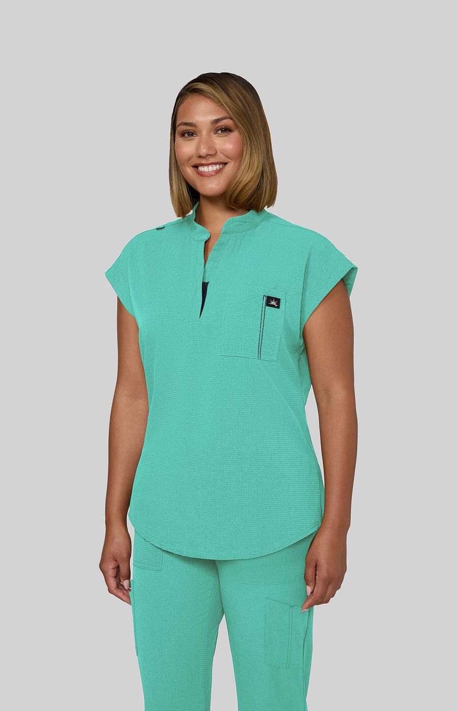 Solis x koi Catrin Women's 2-Pocket Zipper-Neck Scrub Top Sea Green