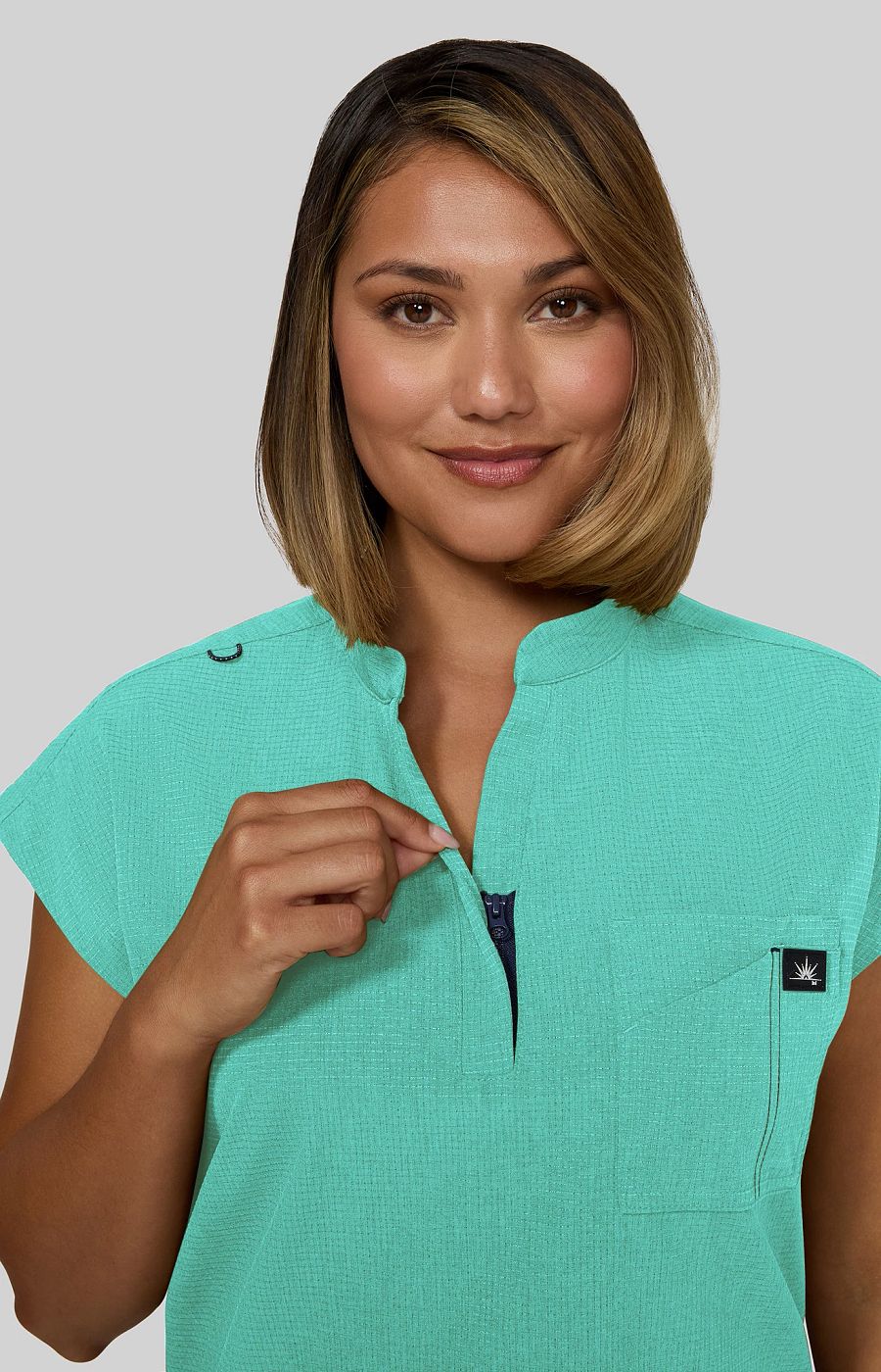 Solis x koi Catrin Women's 2-Pocket Zipper-Neck Scrub Top Sea Green