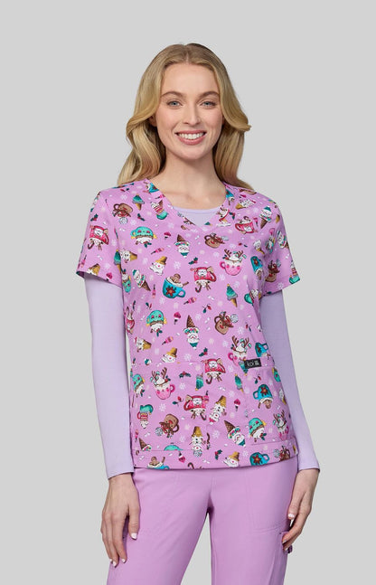 Basics Leslie Women's 2-Pocket Stretch Print Top Holiday Mugs