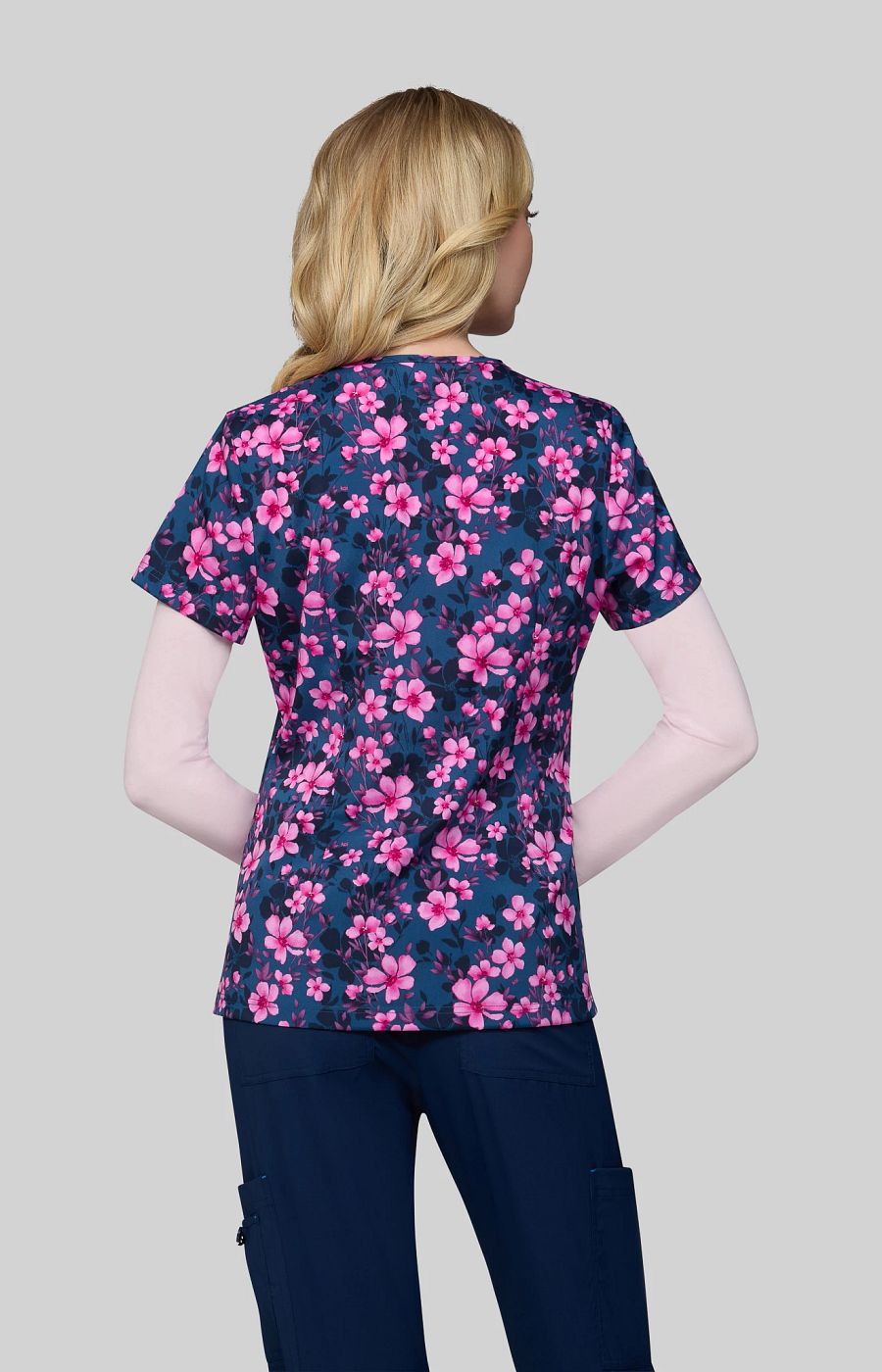 Basics Leslie Women's 2-Pocket Stretch Print Top Petal and Blooms