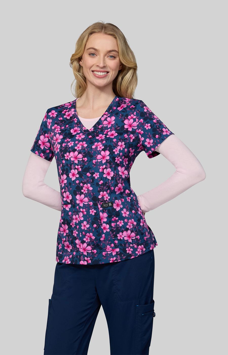 Basics Leslie Women's 2-Pocket Stretch Print Top Petal and Blooms