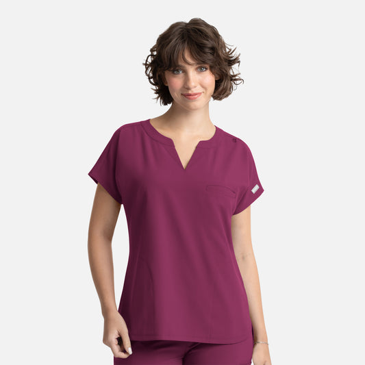 Momentum 5003 Women&#039;s Dolman 3 Pocket Top Wine