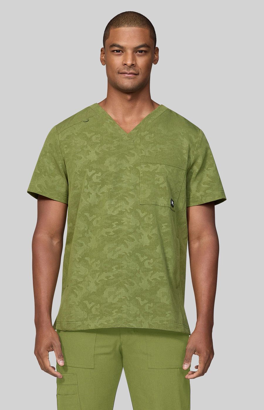 Solis x koi Caldwell Men's 4-Pocket Camo Scrub Top Camo Martini Olive