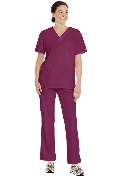 EDS Signature 83706 Unisex Unisex Tuckable V-Neck Scrub Top image 2
