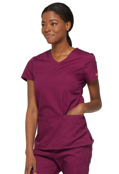 EDS Signature 85906 V-Neck Top Wine Model Image Right Side | Dickies