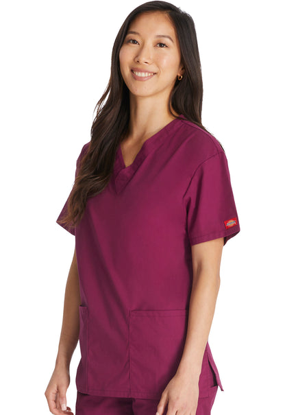 EDS Signature 86706 V-Neck Top Wine Model Image Right Side | Dickies