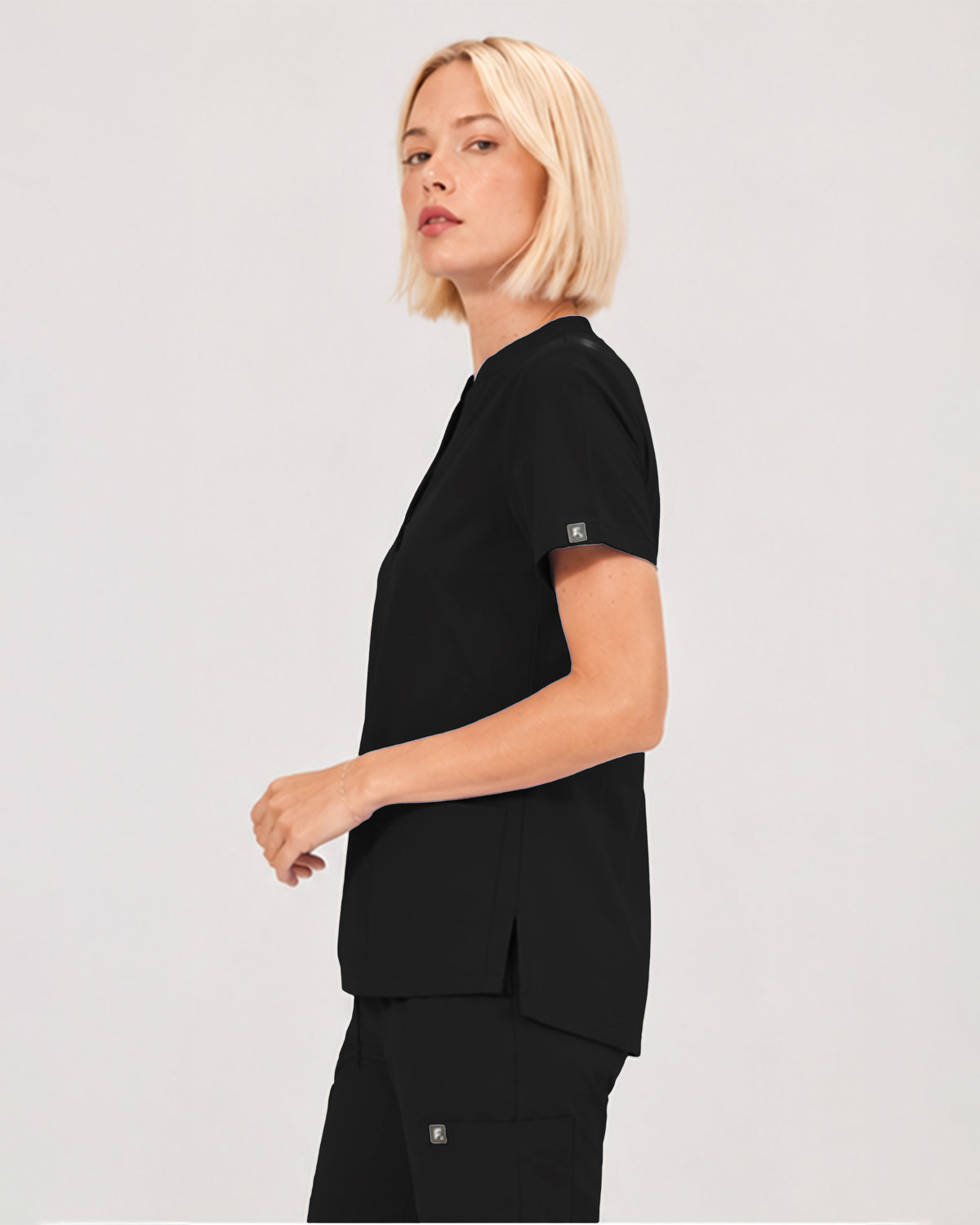 Foundry Women's 1055 Arden 2 Pocket Mandarin Top Black