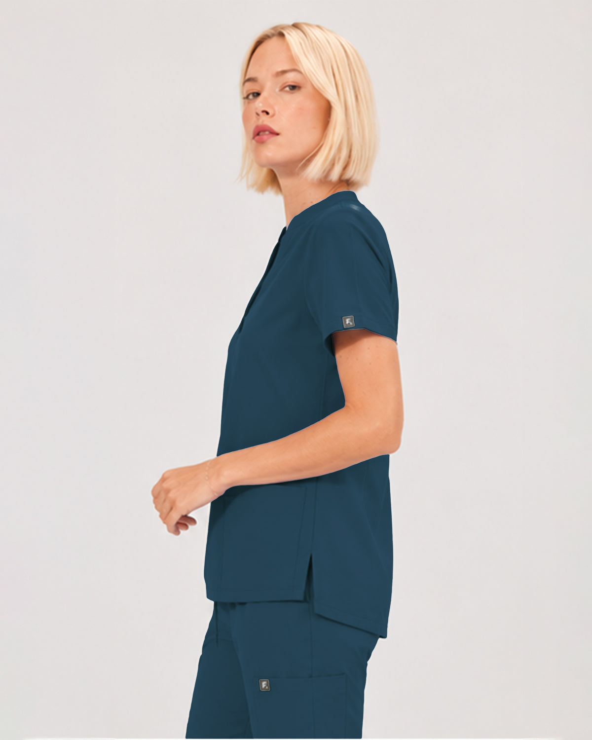 Foundry Women's 1055 Arden 2 Pocket Mandarin Top Caribbean