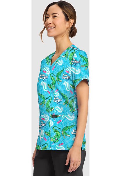 Genuine CK856 Women's Print V-Neck Scrub Top Smile Crocodile