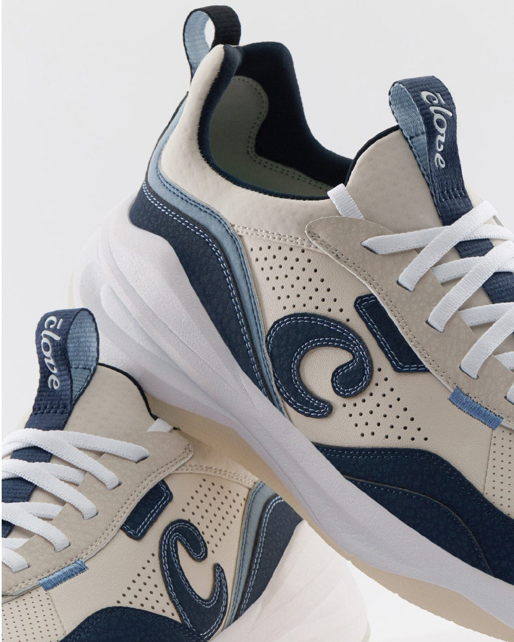 Clove Strada Sand / Navy / White
