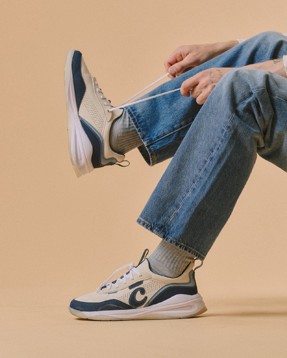 Men's Strada Shoes Sand / Navy / White