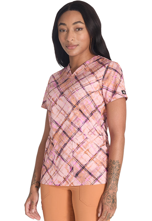 Prints DK667 V-Neck Print Top Paint By Plaid Model Image Right Side | Dickies