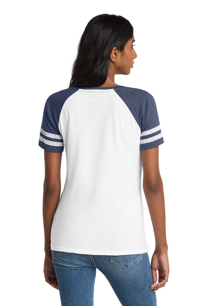 District Women's Game V-Neck Tee DM476 White/ Heathered True Navy