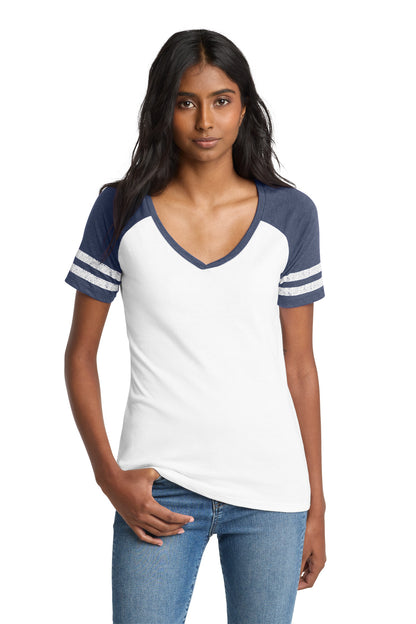District Women's Game V-Neck Tee DM476 White/ Heathered True Navy