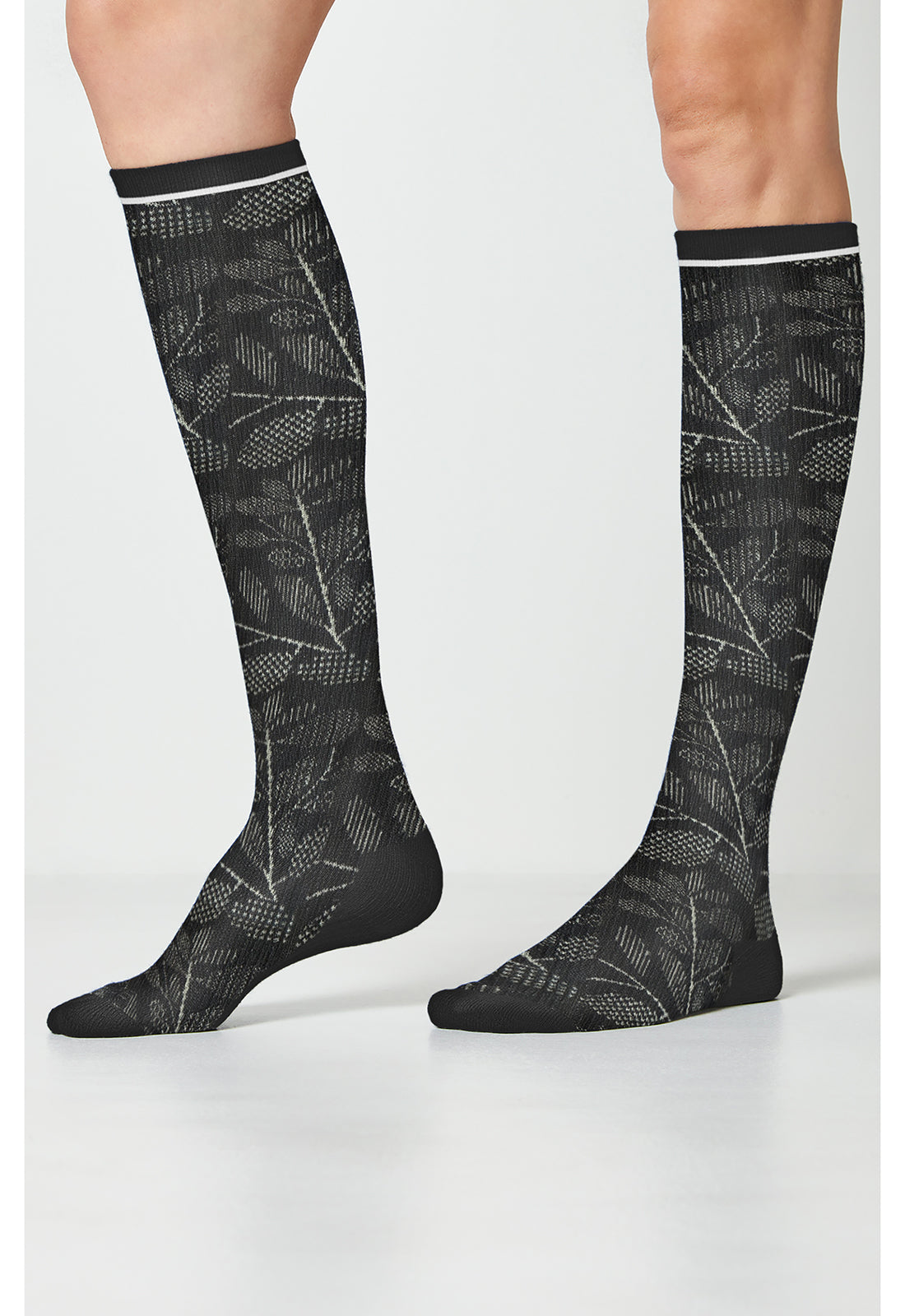 Legwear LXSUPPOR Women's Knee High 15-20 mmHg Compression Socks Leafy Black