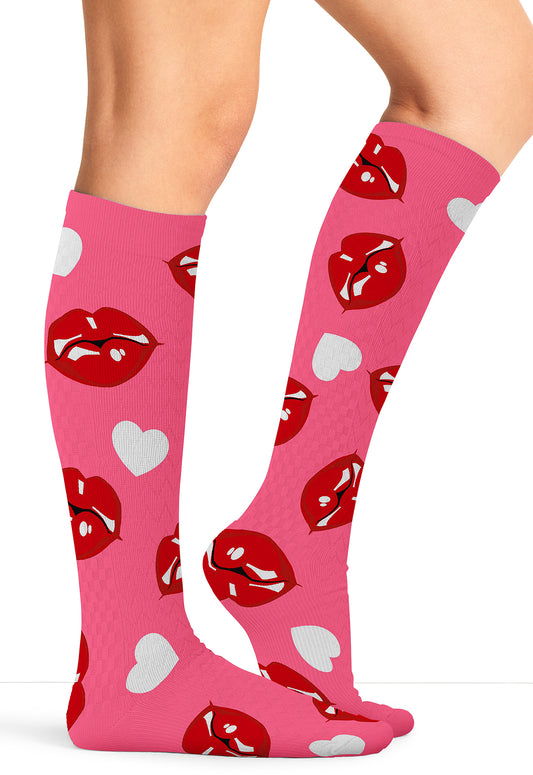 Legwear PRINTSUPPORT Women's 10-15mmHg Compression Socks Kiss Me Model Image Front | Cherokee