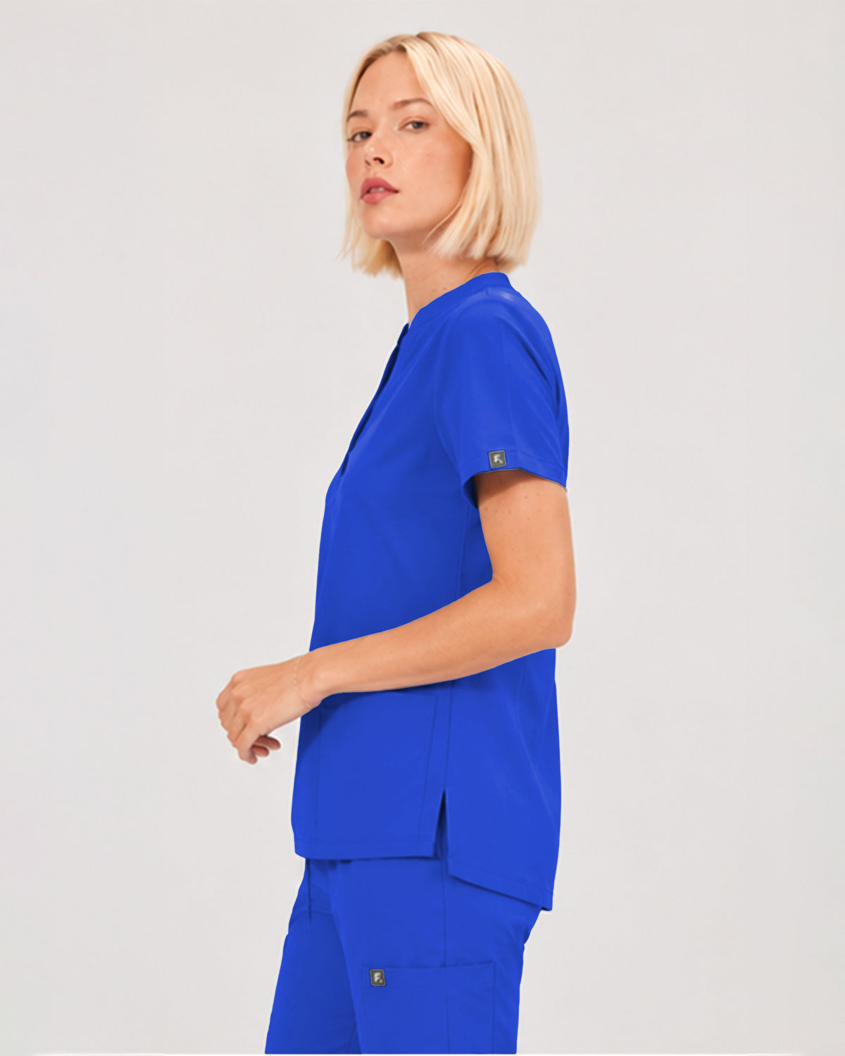Foundry Women's 1055 Arden 2 Pocket Mandarin Top Royal