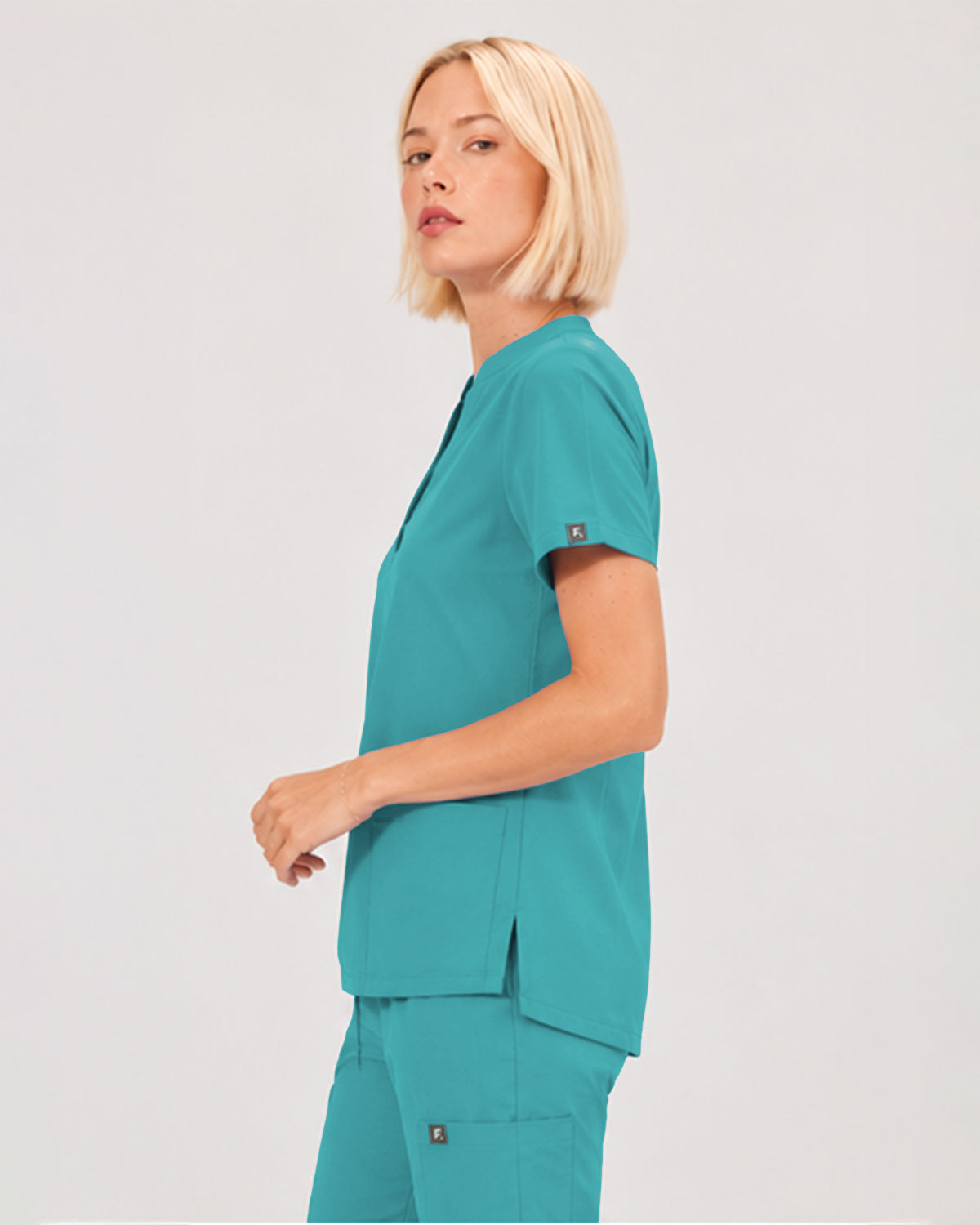 Foundry Women's 1055 Arden 2 Pocket Mandarin Top Teal