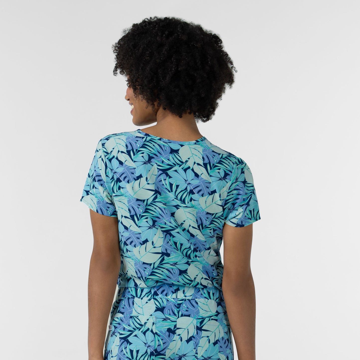 Fashion Prints 6467 Women's 1-Pocket Tuck-in Print Scrub Top Breezy Palms