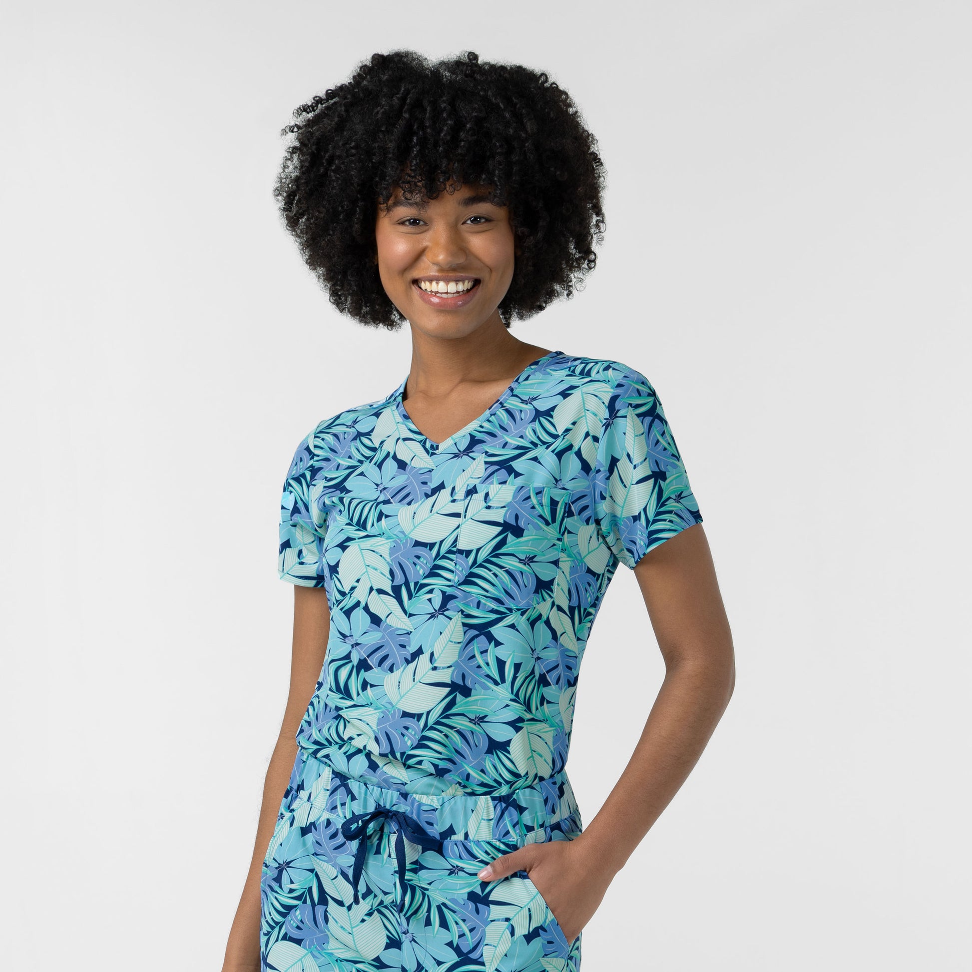 Fashion Prints 6467 Women's 1-Pocket Tuck-in Print Scrub Top Breezy Palms
