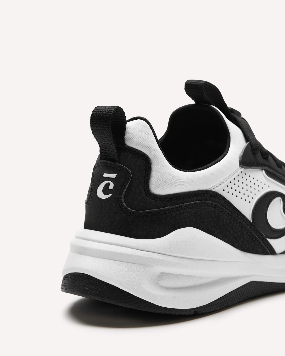 Women's Strada Shoes White / Black