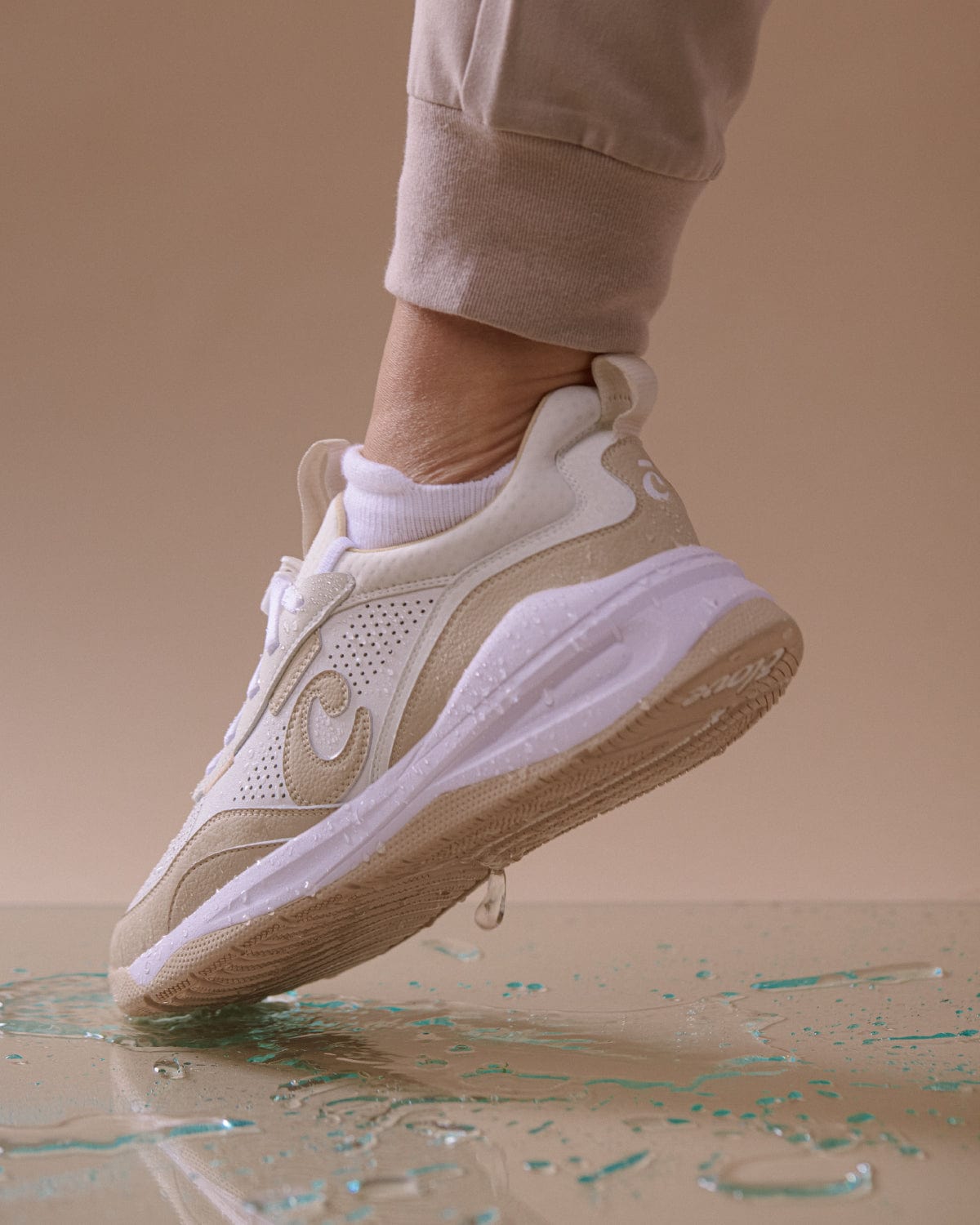 Women's Strada Shoes White / Vintage Tan