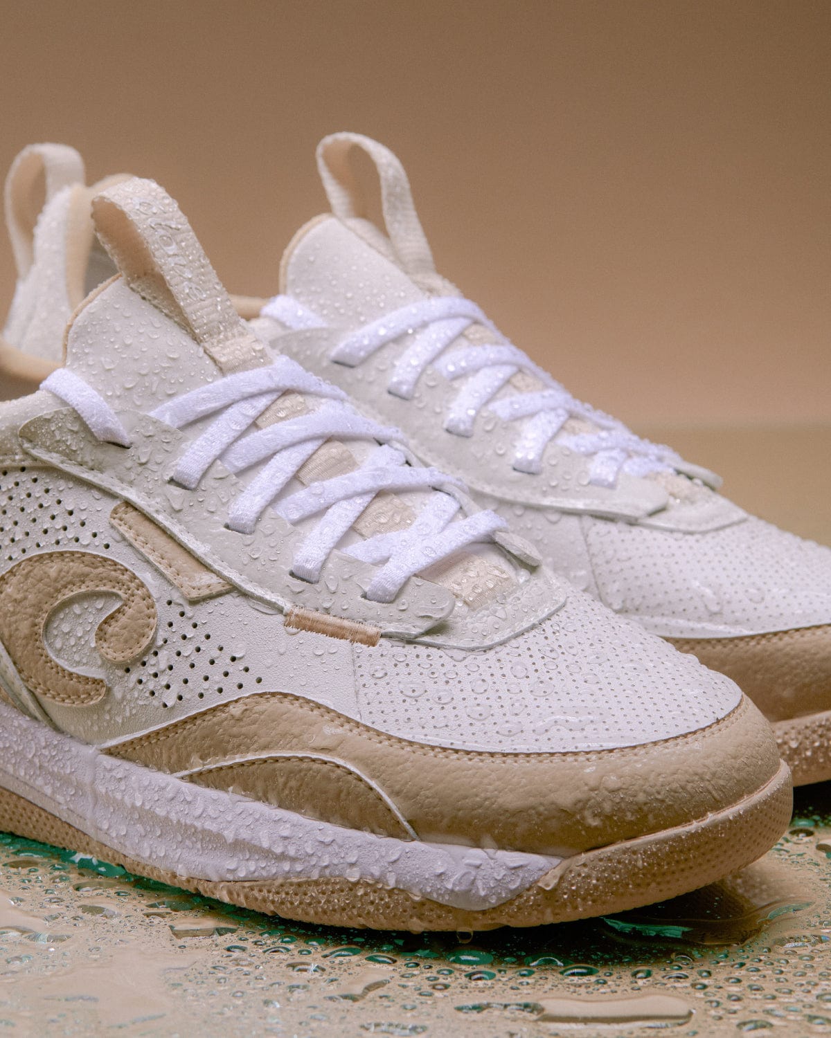 Men's Strada Shoes White / Vintage Tan